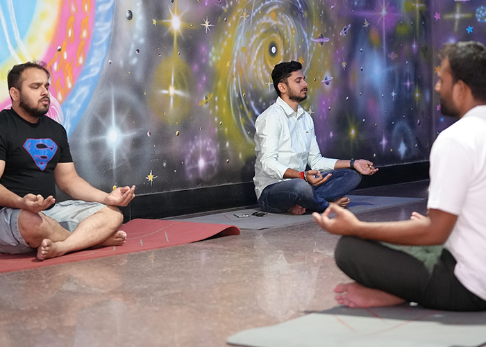 daily-yoga-and-pranayama-for-a-spiritually-aligned-stay